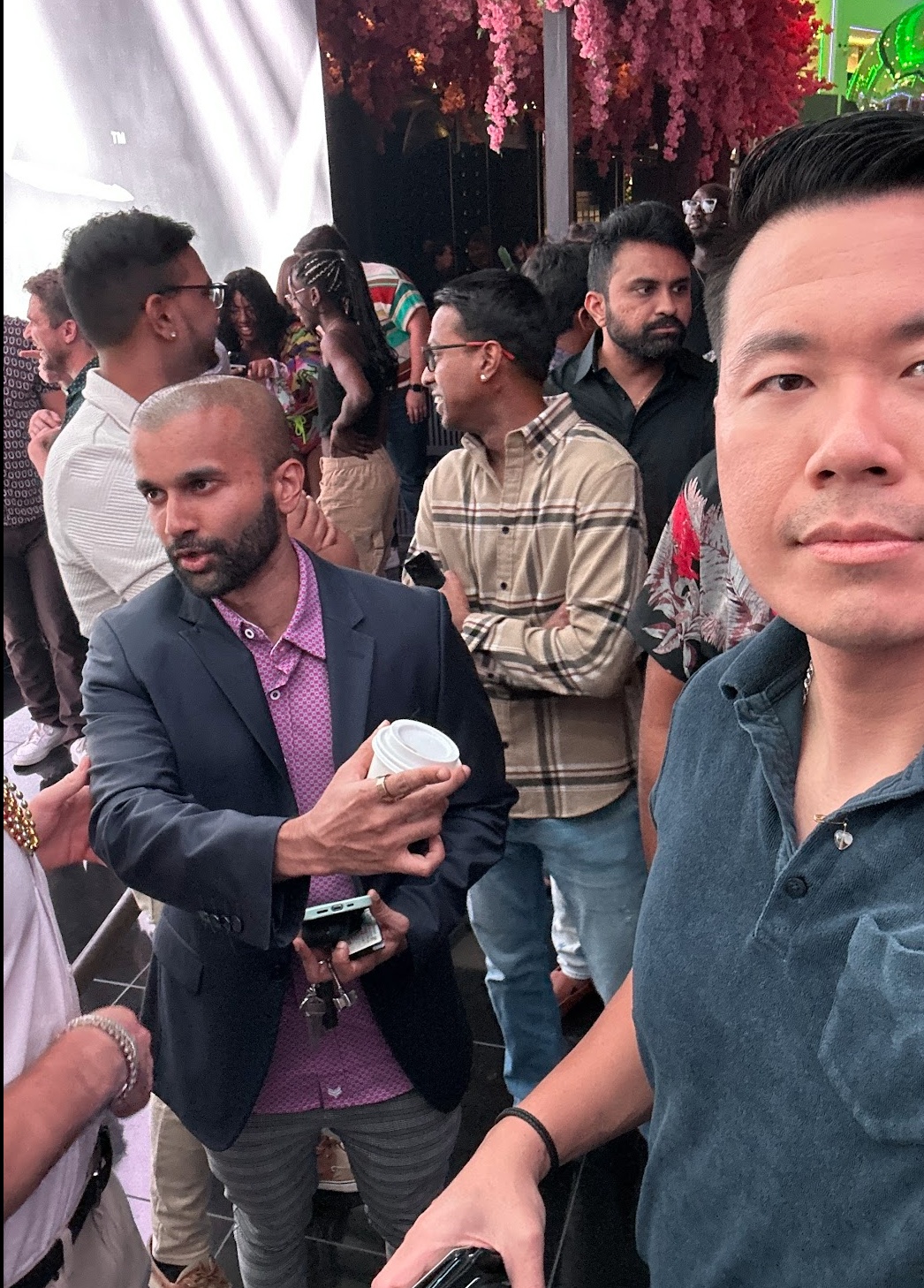 Mike Ke coaching in an Indian nightlife venue